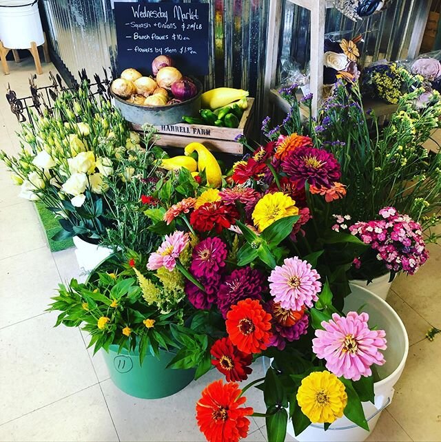 It&rsquo;s market Wednesday, Veggies and flowers are ready!