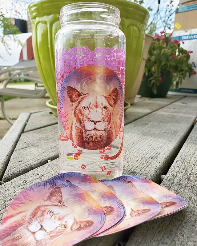 Sol Lioness slaps are in and they're purrfect. ✨💜🔥
✧
get your paws on them here ~ https://www.bparsh.com/shop/sol-lioness-slaps
✧