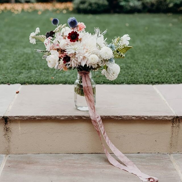 Esther's wedding bouquet sat next to some rather (suspiciously) perfect looking lawn!

Flowers were all locally grown &amp; pesticide free!

Photo by @beardandmane 
#dsfloral#underthefloralspell#moodforfloral#chasinglight#inspiredbynature#gardenstyle