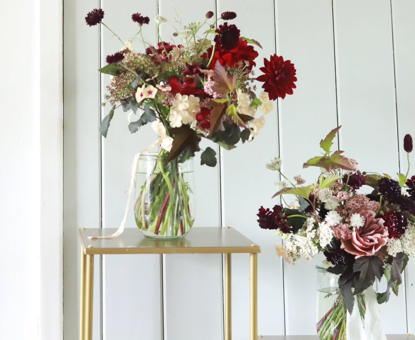 Bridesmaids bouquets on the wonk pre stem cut! Six in total, all with slightly different colour tones.

#weddingflorals#autumnwedding