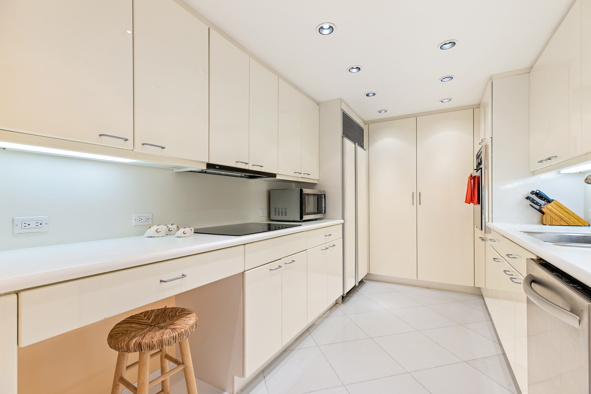 100 Sunrise Ave Unit 208-21.jpg