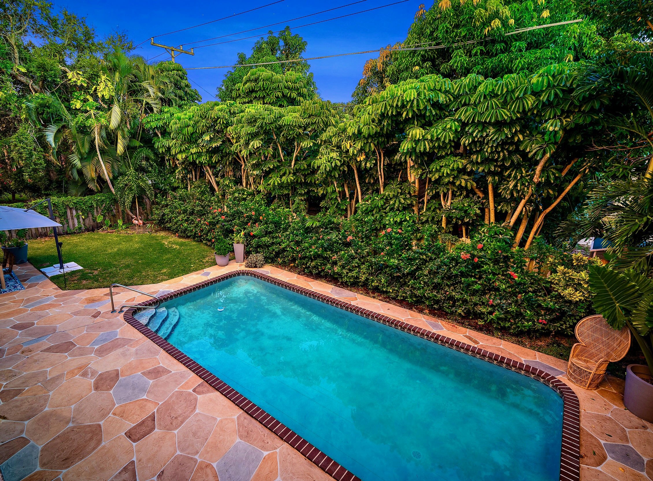  stunning and expansive home for sale in boca raton florida by the mneyer lucas team. the best real estate team in palm beach county lists this 5 bedroom 3.5 bathroom home with three large living areas, two dining room option, large sparkling blue po