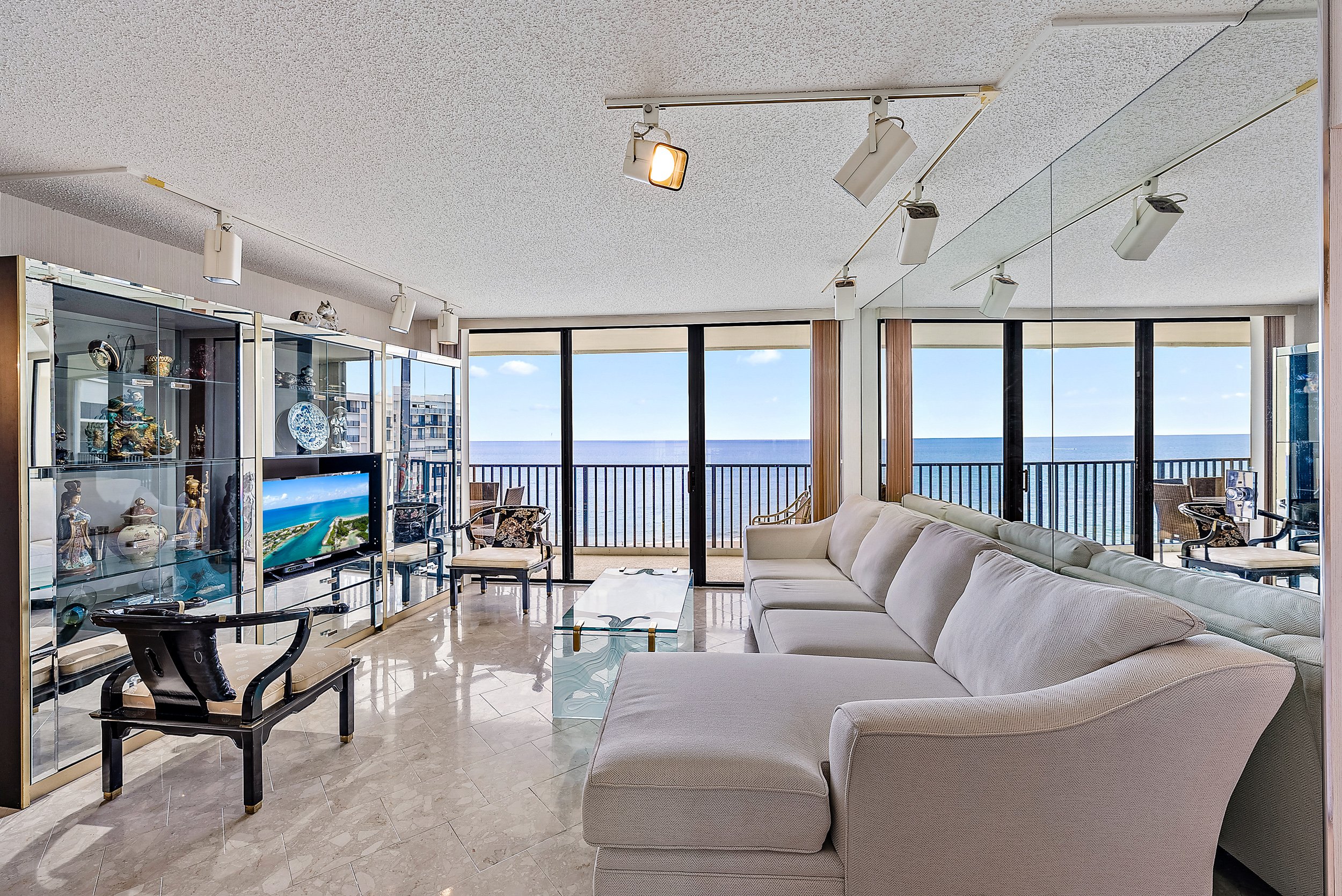 Living room overlooking beach 