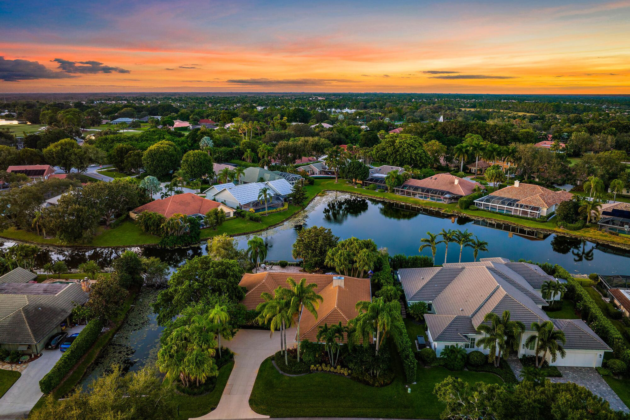 lakefront home with pool and big backyard in pga national