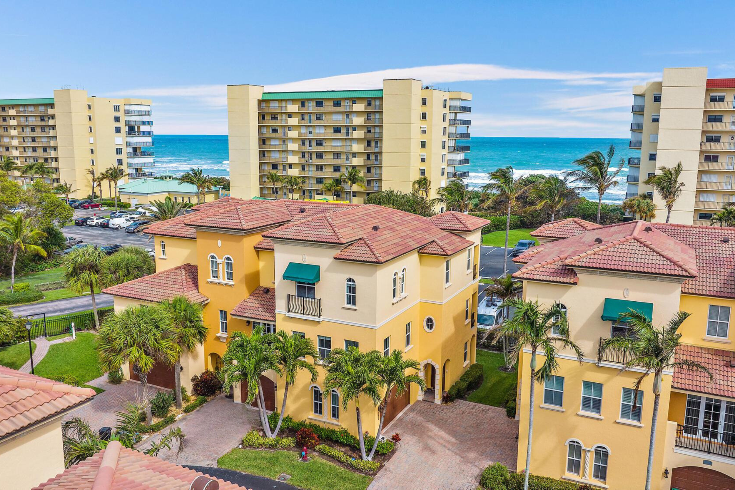 oceanside townhome listed for sale in jensen beach