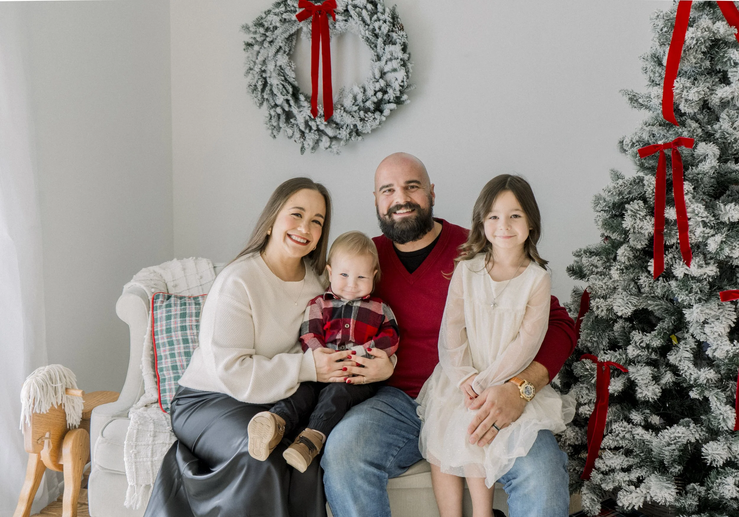 Family Christmas Pictures with Santa in Xenia Ohio by photographer Ashley Lynn Photography