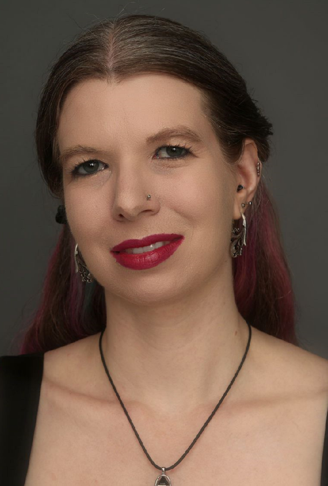 LizGorinsky_Headshot_SmilingForward_675x1000.png