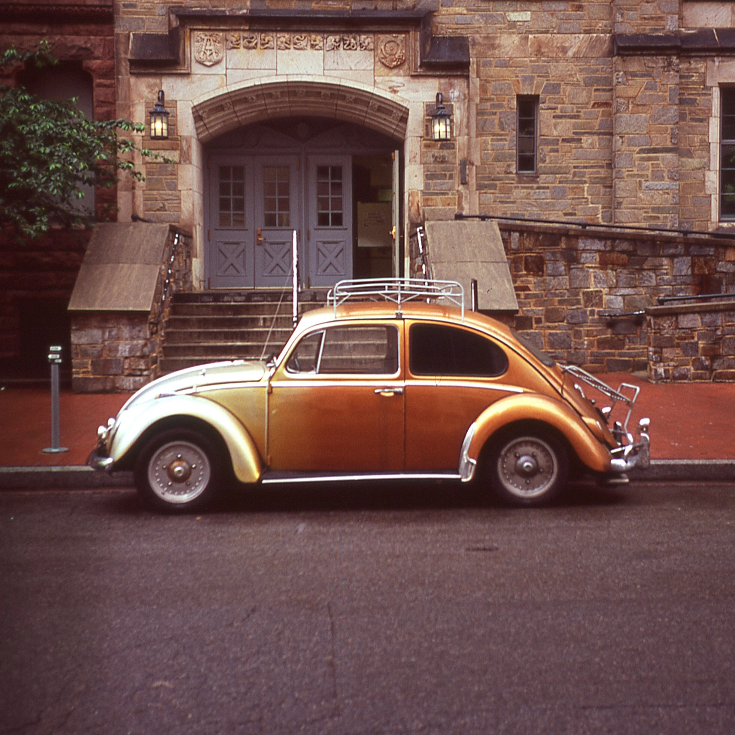 Ombré, Washington, DC / Olympus Mju2 Stylus Epic / Velvia100 / 5.16.18