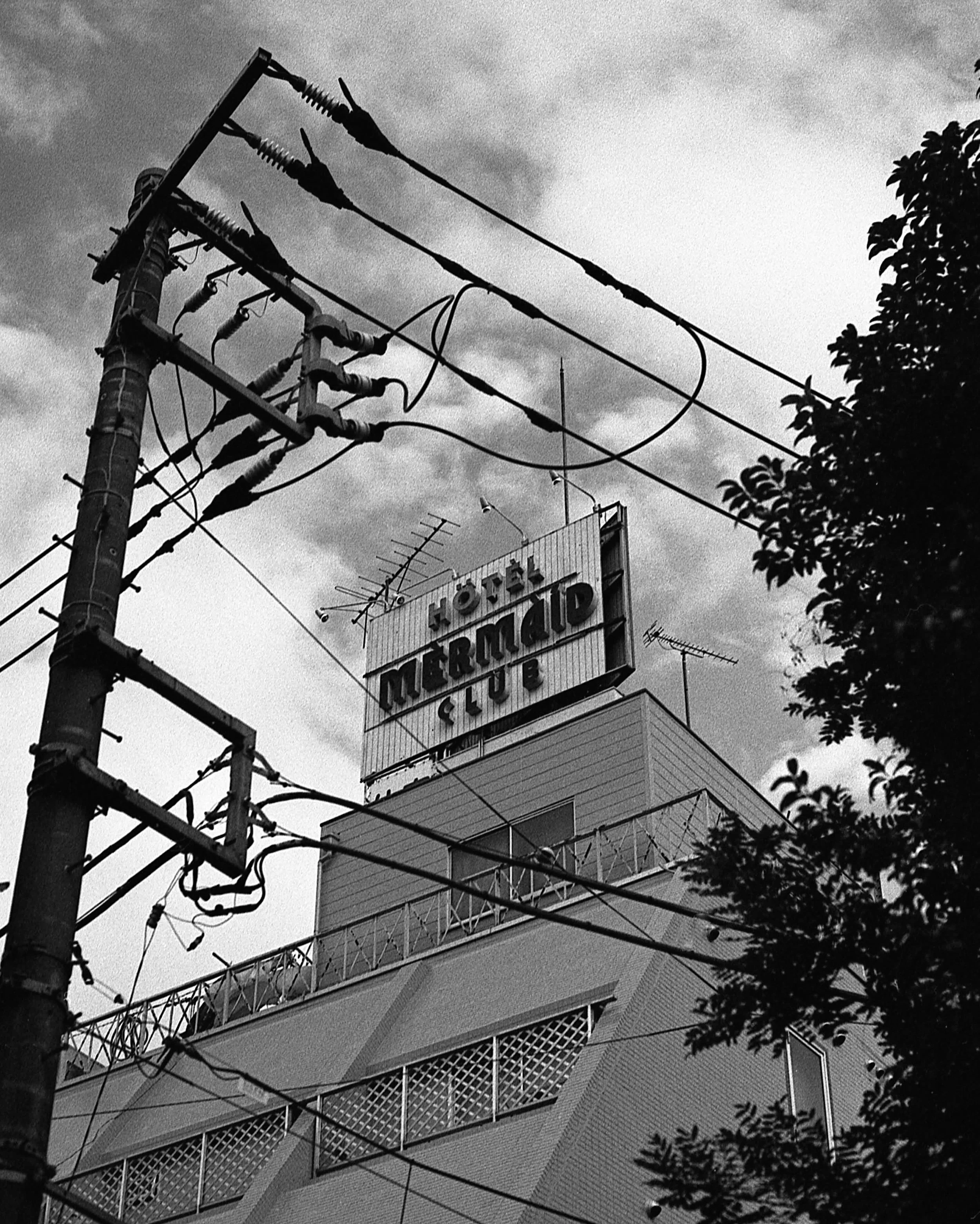 Tokyo, JP / Nikon F4 / JCHStreetpan400 / 10.19.18