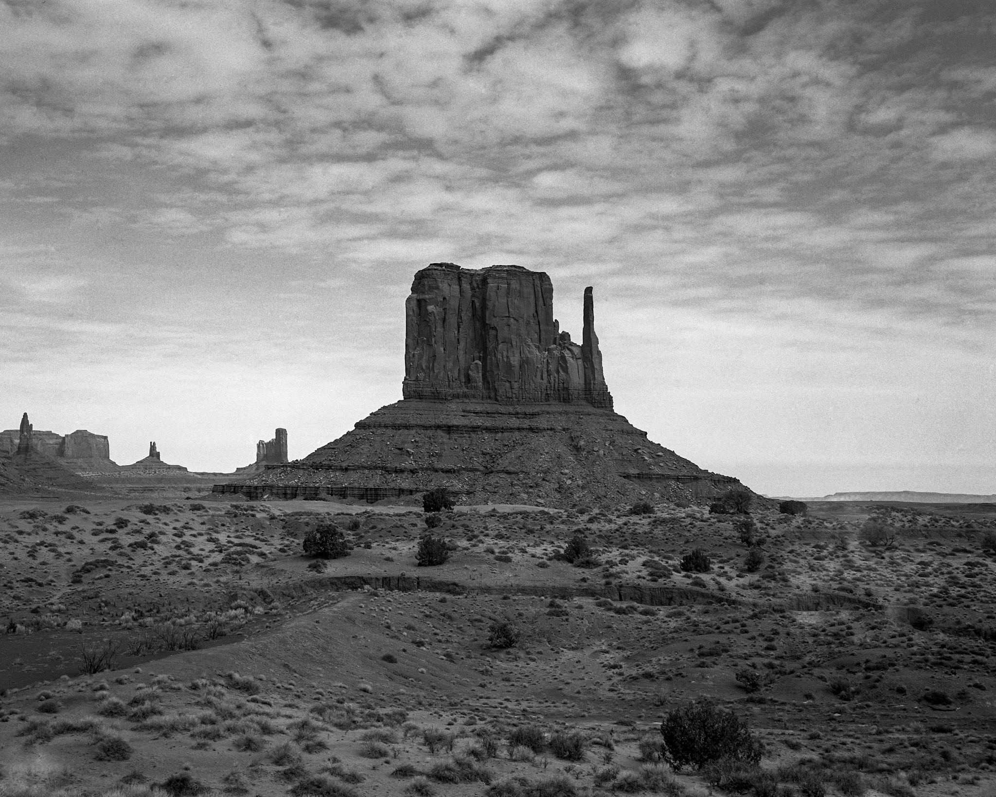 Oljato-Monument Valley, AZ / Crown Graphic 4x5 / hP5+ 400 / 3.1.19