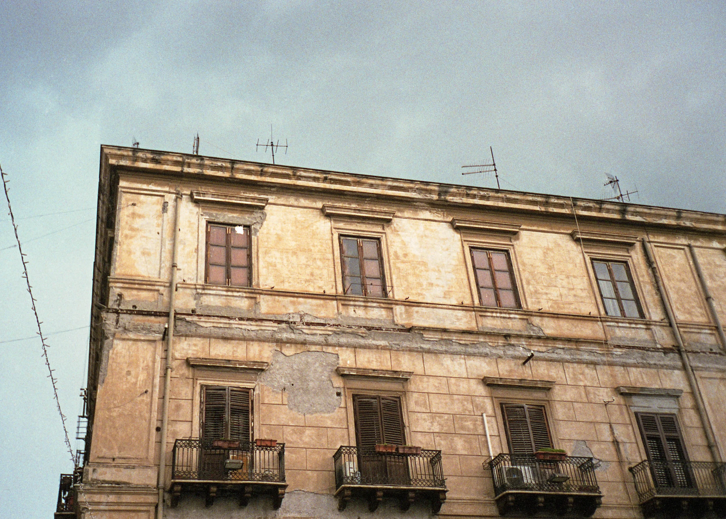 Palermo, IT / Olympus Mju2 Stylus Epic / fujicolor200 / 1.2.19