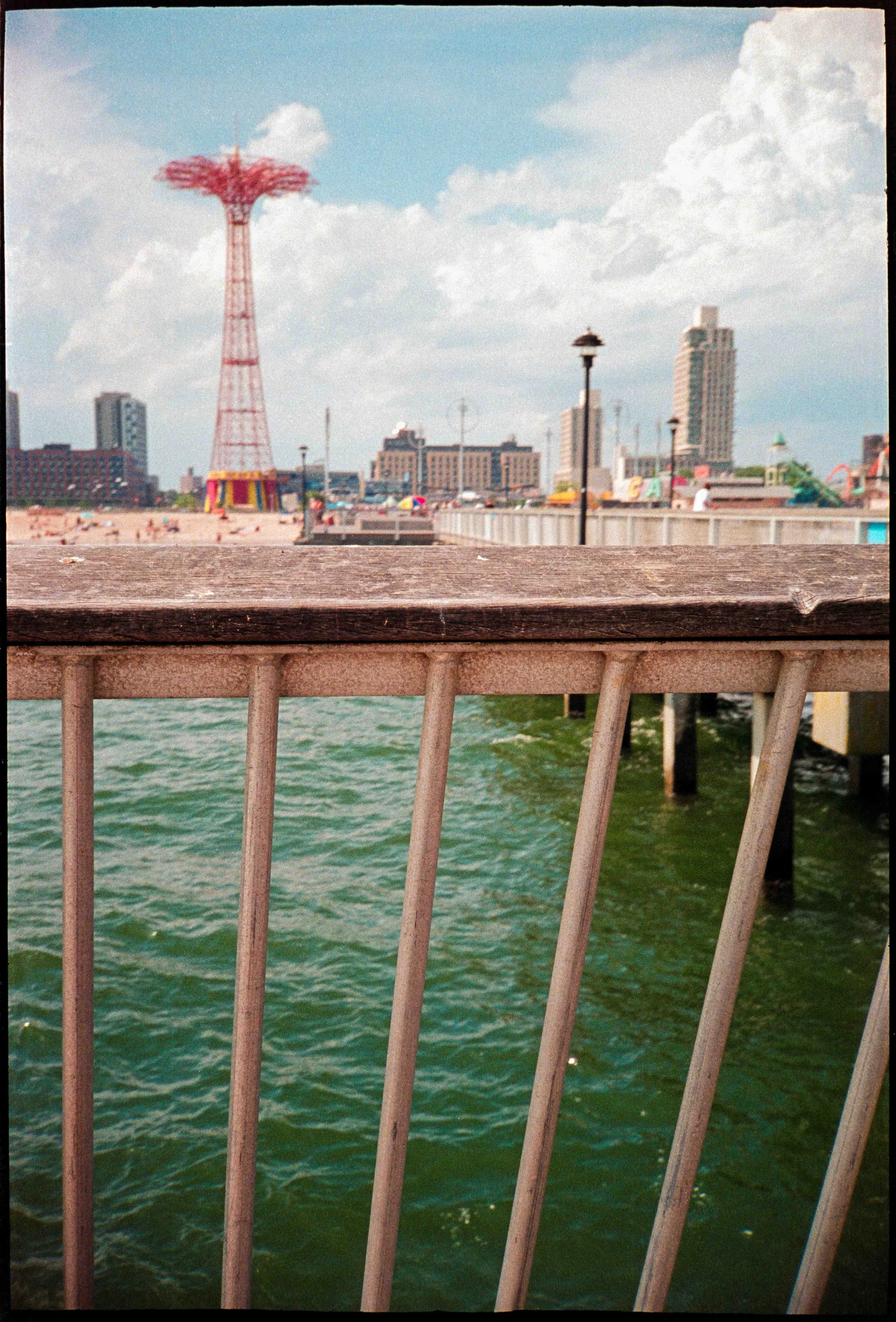 NY / Nikon L35AF / kg400 / 6.25