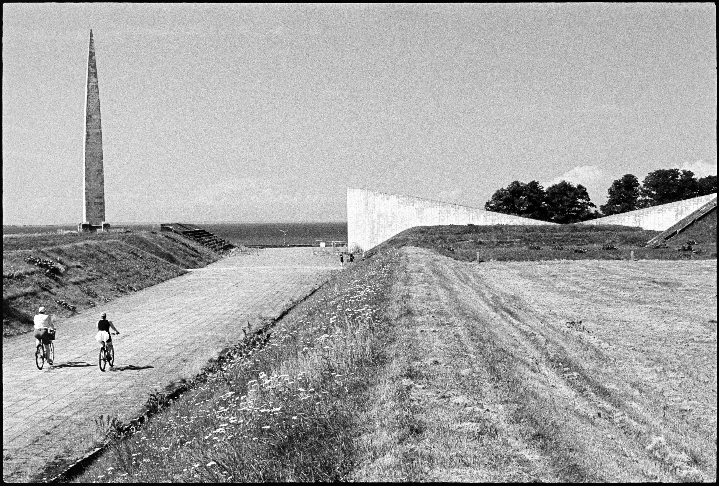 EE / Nikon F / trix400 / 7.25