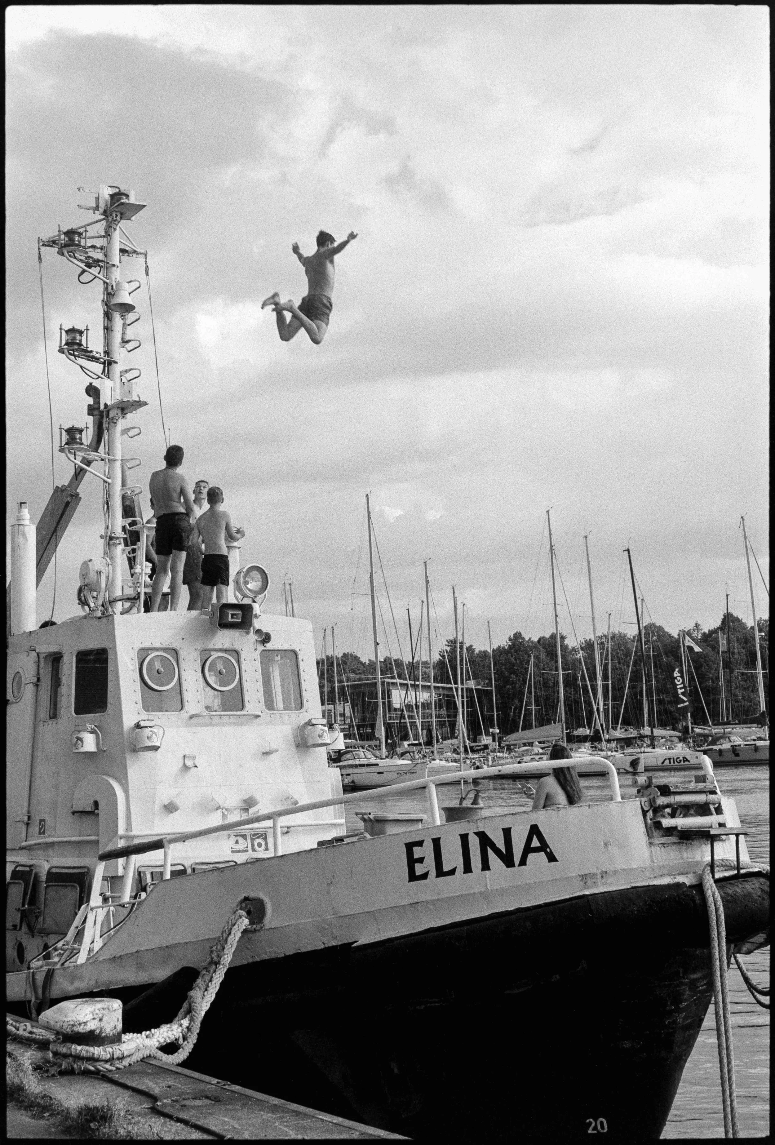 EE / Nikon F / fp4+ / 7.25