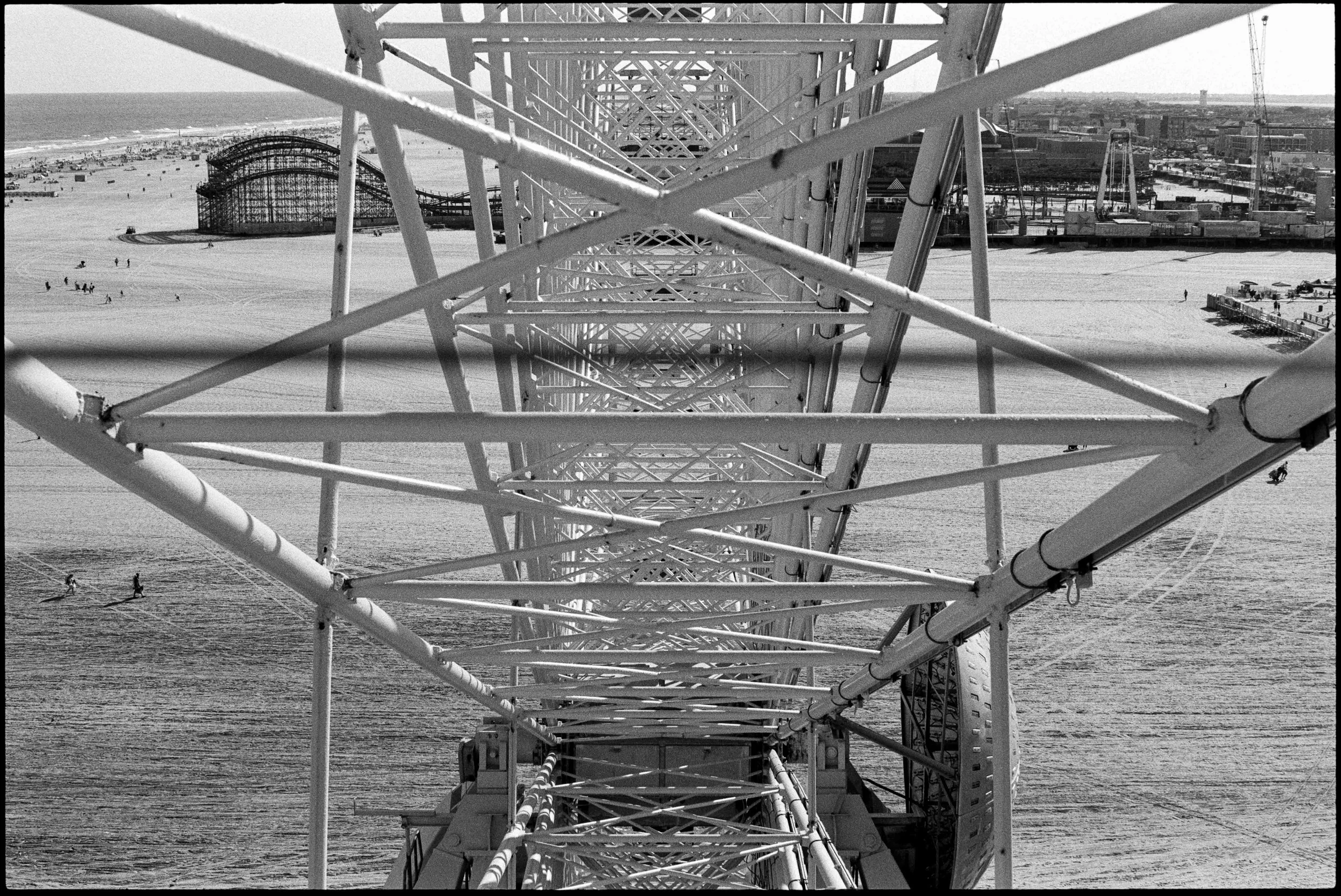 NJ / Nikon F / fp4+ / 8.25