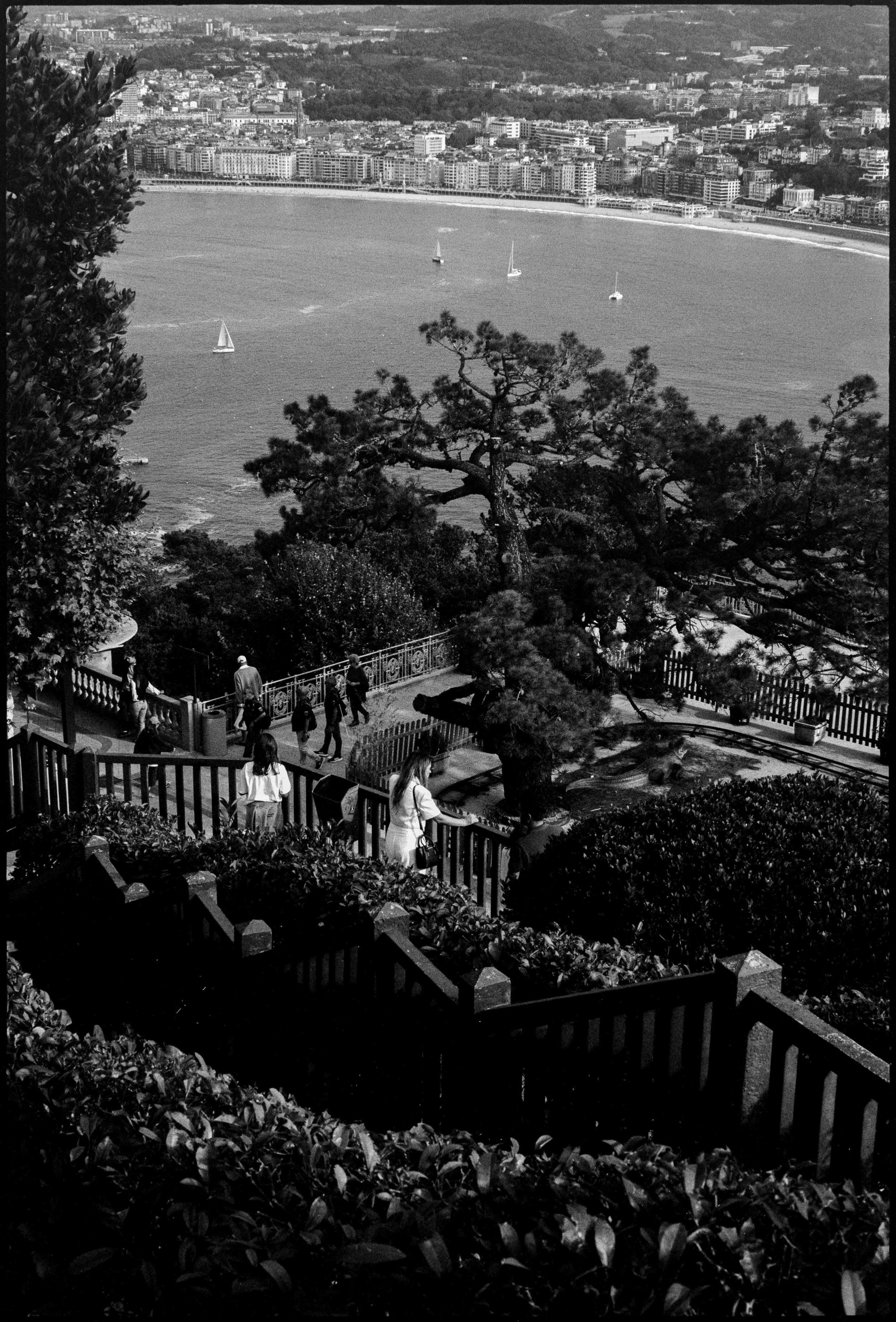 ES / Nikon F / fp4 / 10.26