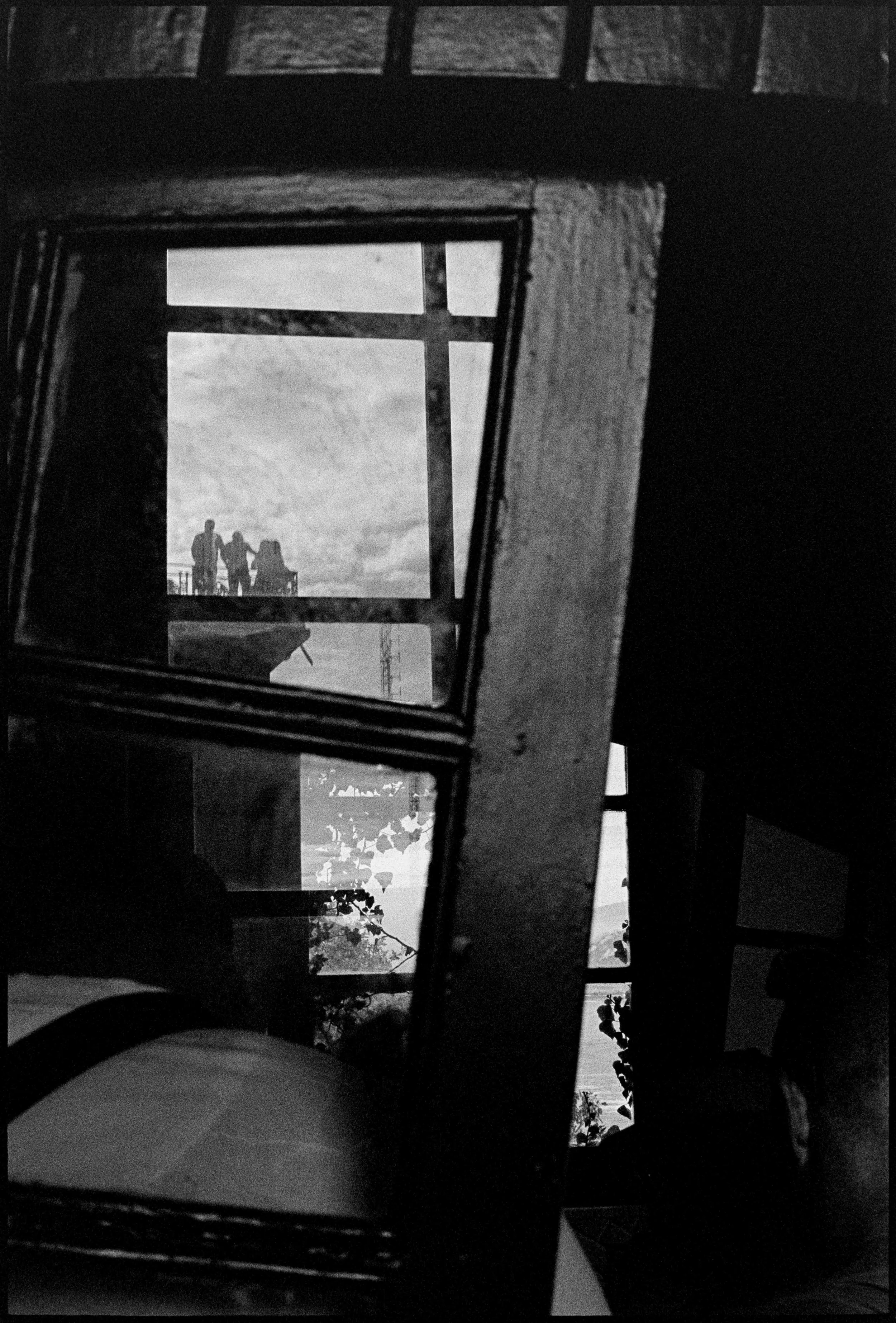 ES / Nikon F / trix400 / 10.26