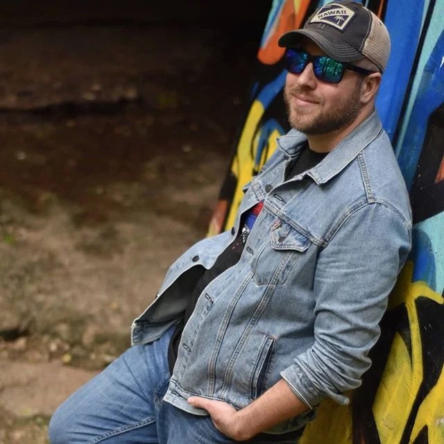 Some pics I took hear the aboretum while on a cousin date with one of my favorite family members. He's sporting a fancy pair of #mauijim sunglasses. I thinks he wears them well.
#texasphotographer #portraitphotography #photography #houston_photograp