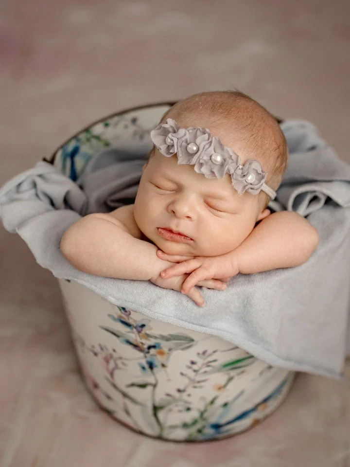 This baby girl was so sweet and sleepy. I love using soft tones like this lavender with simple floral touches. Just pretty and timeless.

🍼 Winter Baby Special
Due Nov-Jan? Ask me about special savings for winter babies.

#newbornphotography