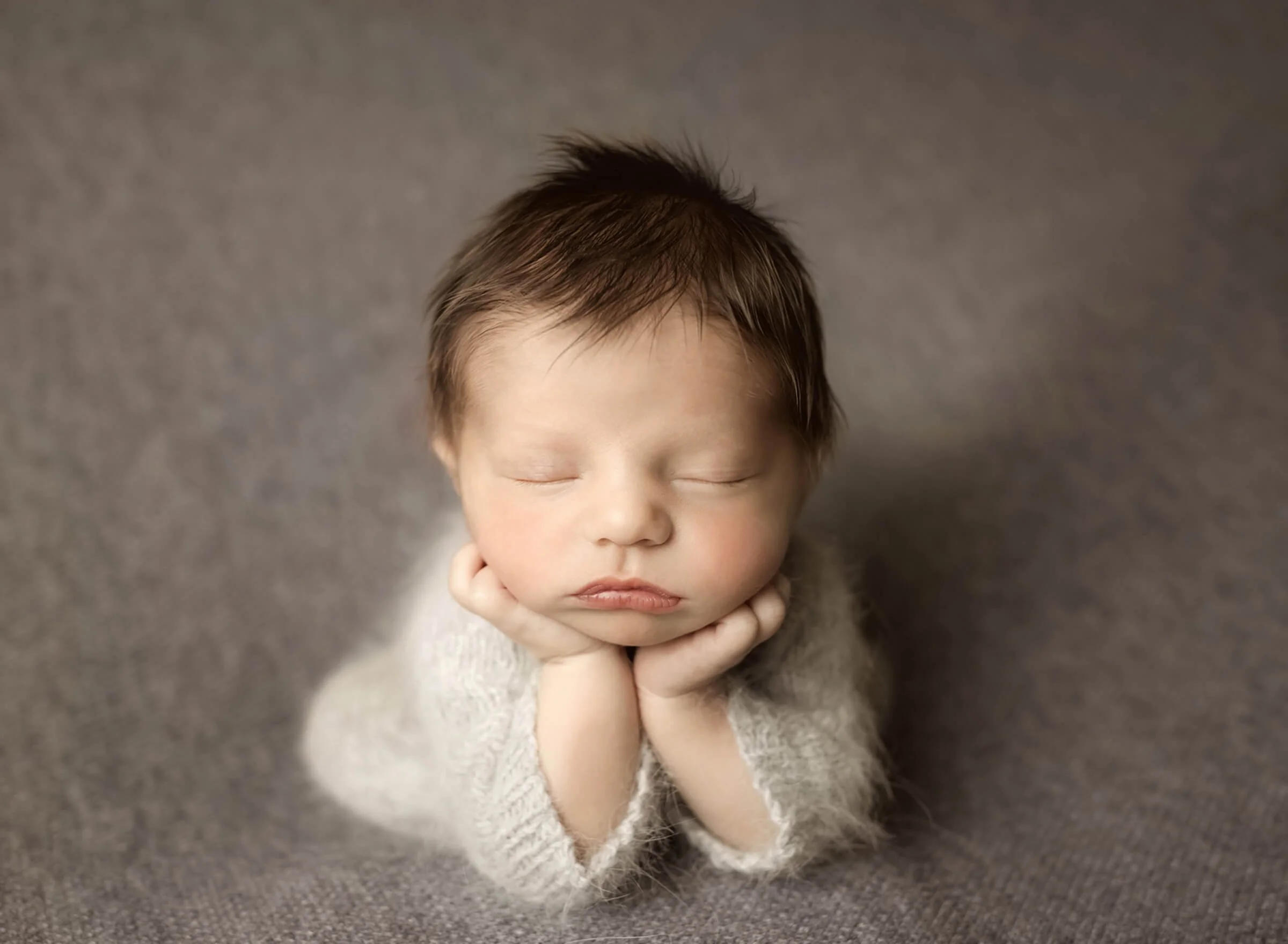 minneapolis-newborn-boy-frog-pose-greys.jpg