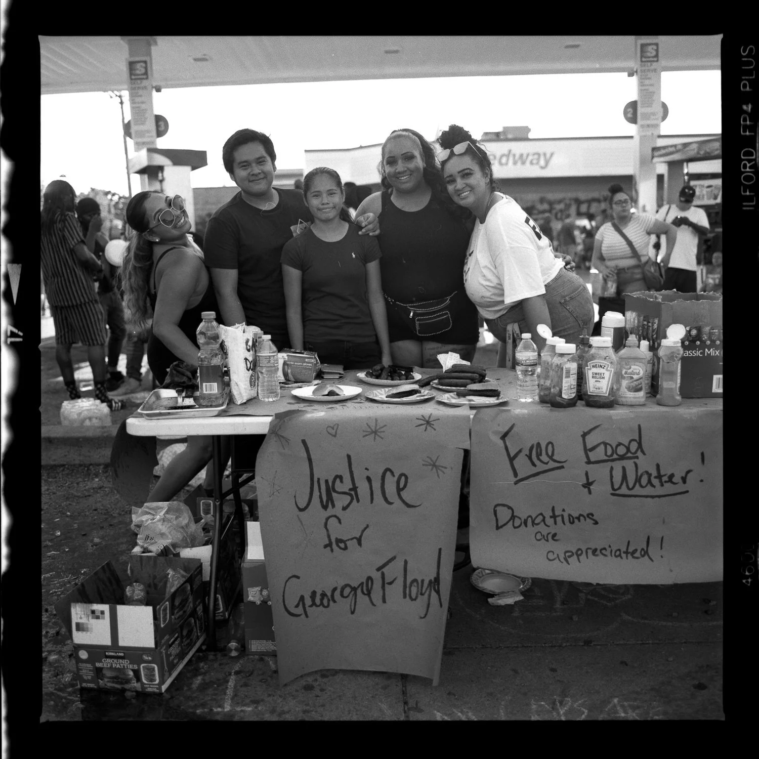 2020.06.01 H202.11 - Protesters at 38th and Chicago - Minneapolis, MN.jpg