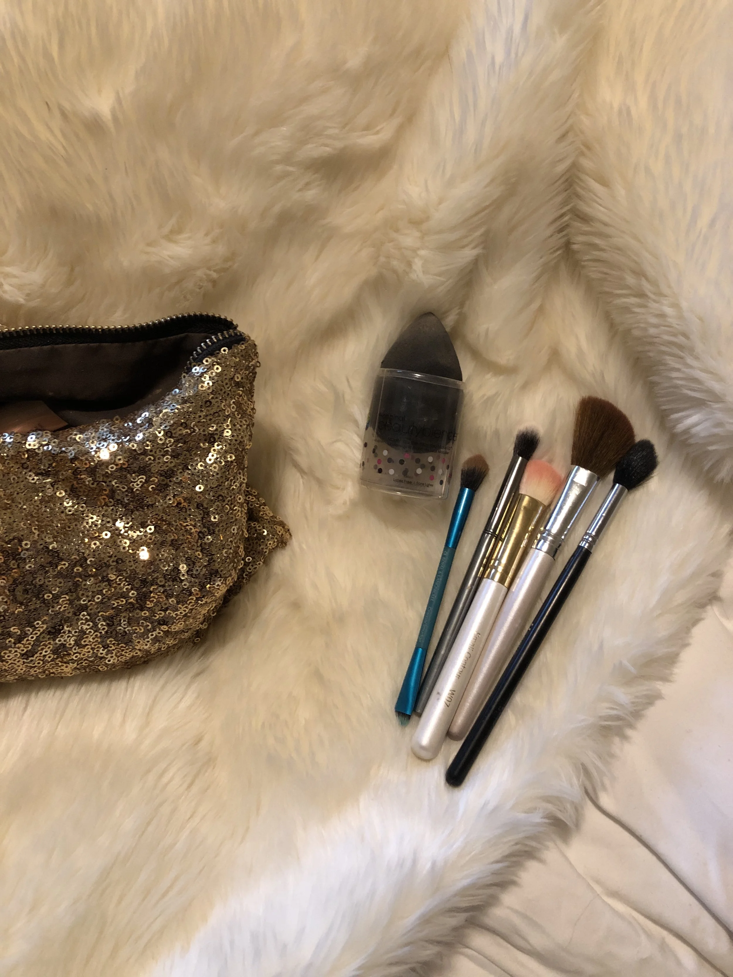 Beauty Blender Highlight brush Two fluffy blending brushes, one double ended; the other end is a flat shader brush for liner Contouring brush (I use this for bronzer and blush) one smaller fluffy brush to wipe away any excess