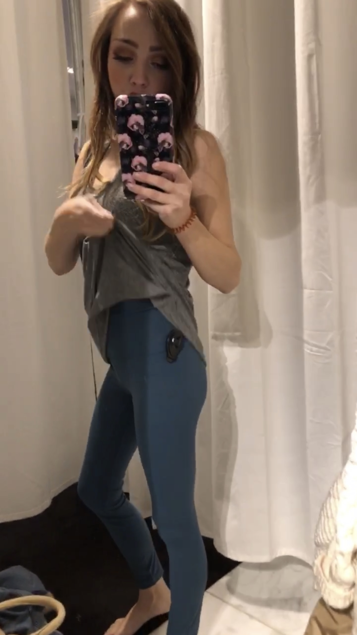 Lululemon Align Full Length 28” Pant size: 2 Fit- 4* Squatproof- 4* Material- VERY lightweight, extremely comfortable, thin, but not see through, high waisted, loose around ankles Overall Rating- 4* Price:$98.00 Thoughts: These are incredibly lightweight! Like… if i were to choose a pair of leggings to wear all day these would definitely be them. But they are so lightweight, that it made me feel a little uncomfortable just doing a squat test so i can imagine I’d feel a little naked in the gym. These were the full length and got loose around my ankles, just because my legs are a little too short and these should have hit me higher up on my leg. Lulu does offer hemming which is super nice. These are really really comfortable and I’d say get them if you’re a legging wearer throughout the year (and NOT in cold weather) but they aren’t my go-to otherwise.