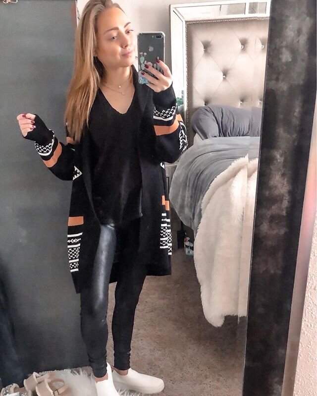Oh my goodness it&rsquo;s been forever since I posted!! Here&rsquo;s my outfit from the girls night the other evening 😍 it&rsquo;s my go to comfy but still not a total bum outfit. I couldn&rsquo;t find this exact cardi online but linked a bunch of o
