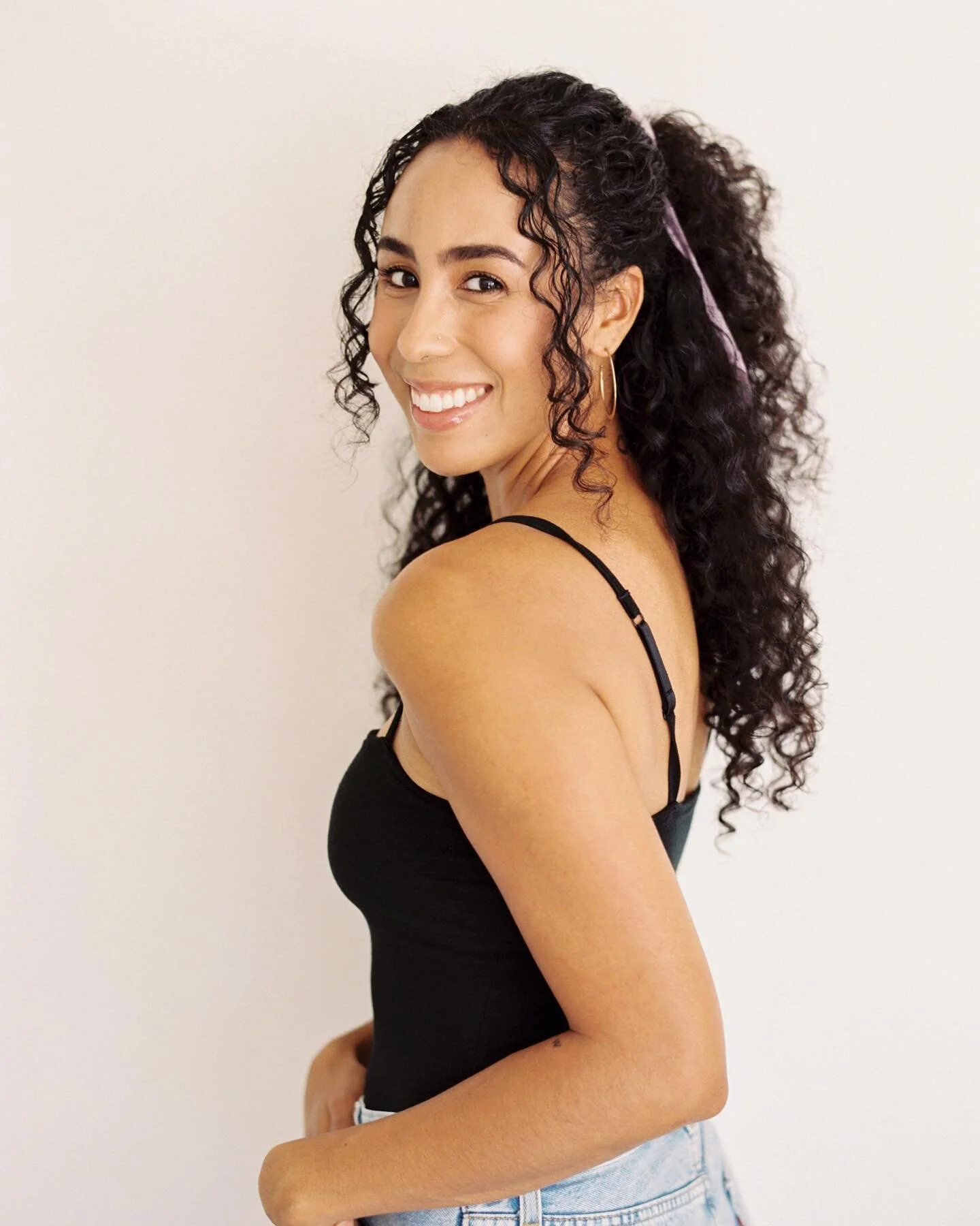 My husband says I look like a cheerleader in this 😅
⠀⠀⠀⠀⠀⠀⠀⠀⠀
Haven’t done an introduction in a while so here it goes!
⠀⠀⠀⠀⠀⠀⠀⠀⠀
Hi👋🏽
My name is Alysa Monét and I’m the face behind this brand! I started this business on a whim i