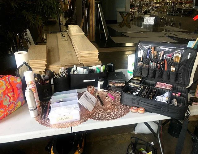 When you&rsquo;ve got to set up quick in a ware house @mondastudio Pro Beauty Box comes in clutch! 🙌🏻