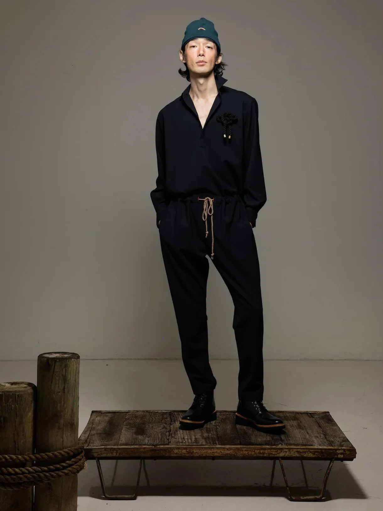 classic drawstring trouser: marine wool poplin | the salting