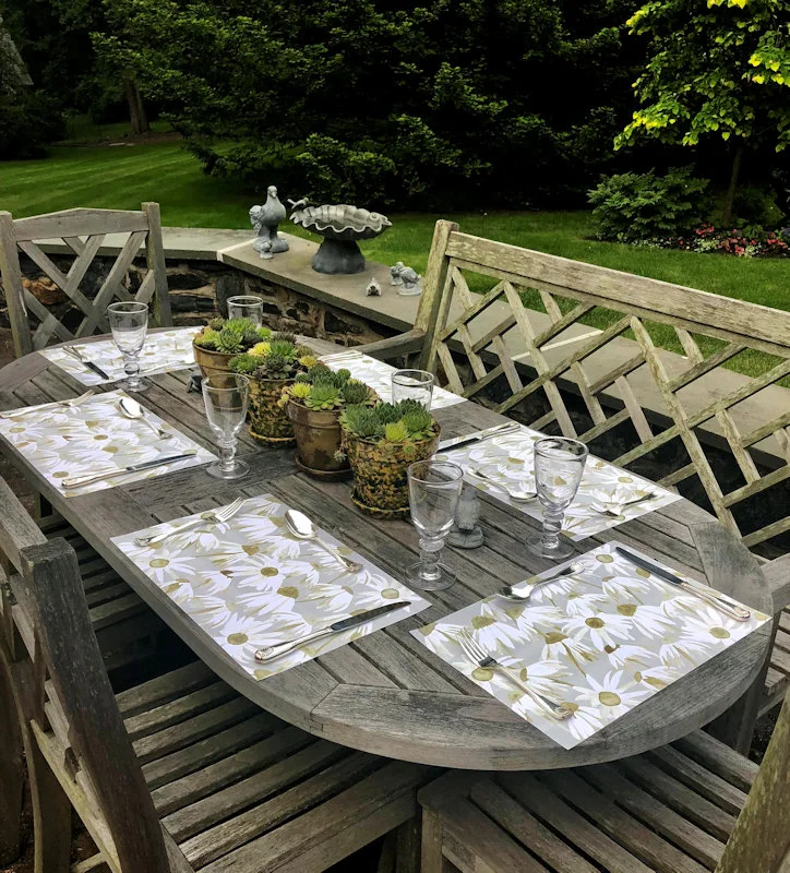 Table set with Grey Daisy Paper Placements