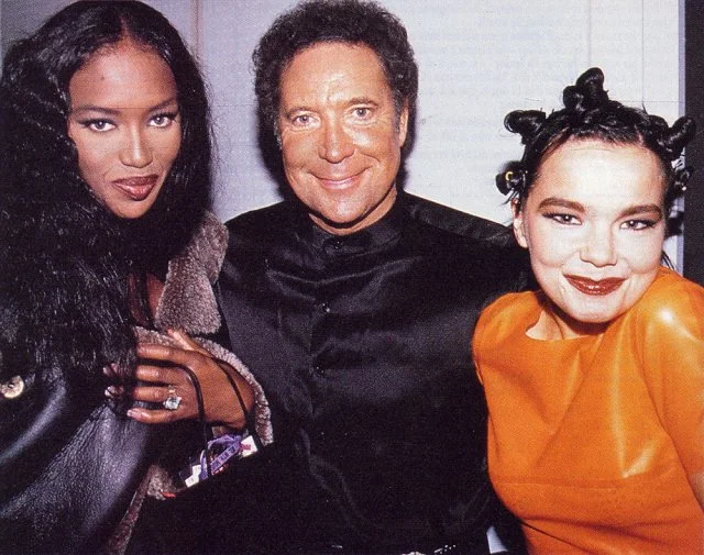 Bjork-Tom-Jones-and-Naomi-Campbell.jpg
