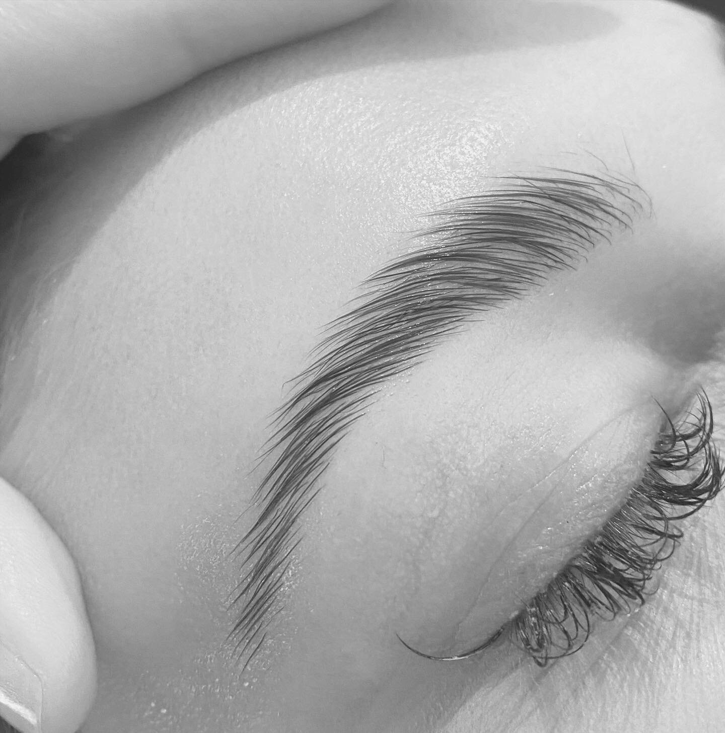 Natural fluffy brows 🙌🏼

Our brow lamination creates natural sculpted brows that can be easily brushed into place and stay there ✨

A patch test is required for this treatment, you can book by messaging us or calling the salon on 01502 722457 

#br