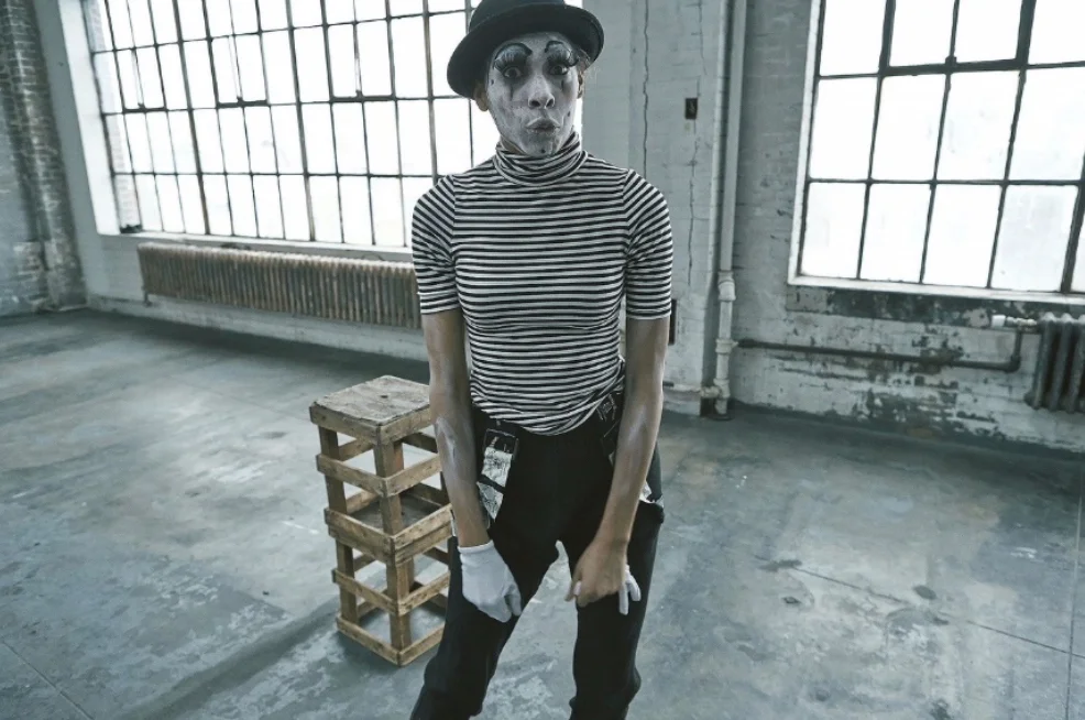 Mélissa Smith (Chorus) Mélissa Smith is a Brooklyn based performer, multidisciplinary theater maker and teaching artist. Her original work blures lines between clown, modern dance and contemporary art. She leads workshops in Physical Acting, Clown, Improvisation and Dance Composition. As a performer she enjoys clowning, musicals, Shakespeare and new works. Although Brooklyn is her base she has been traveling for the better part of three years leading workshops, performing and making connections around the U.S. and abroad. www.melismithme.com