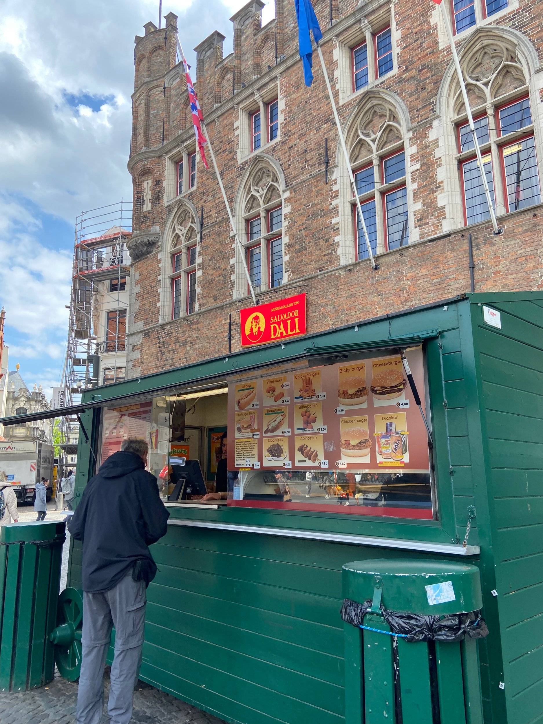  The green stalls in front of the bell tower have the best fries. Served with mayonnaise, of course. Apparently the secret is frying them in duck fat. 