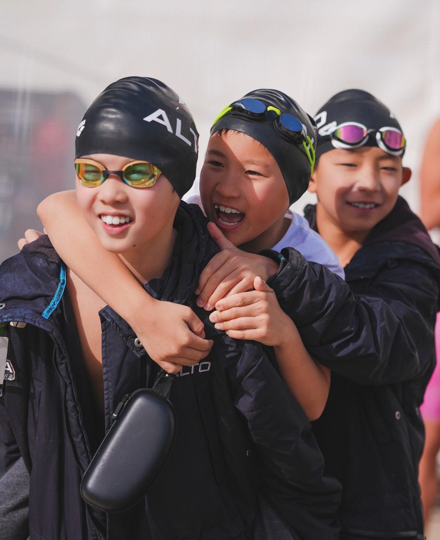 Swimming is always better with friends! #HappyMonday #LetsGoAlto #GreaterTogether