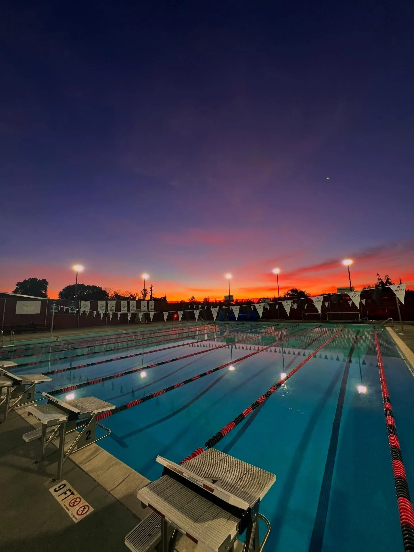 Facility Highlight: Jane Lathrop Stanford Middle School (JLS) is one of our home pools for our age group program. We are so fortunate and grateful to swim here! 😊🏠🌟🏊&zwj;♂️🏊&zwj;♀️ #FasterwithAlto #GreaterTogether