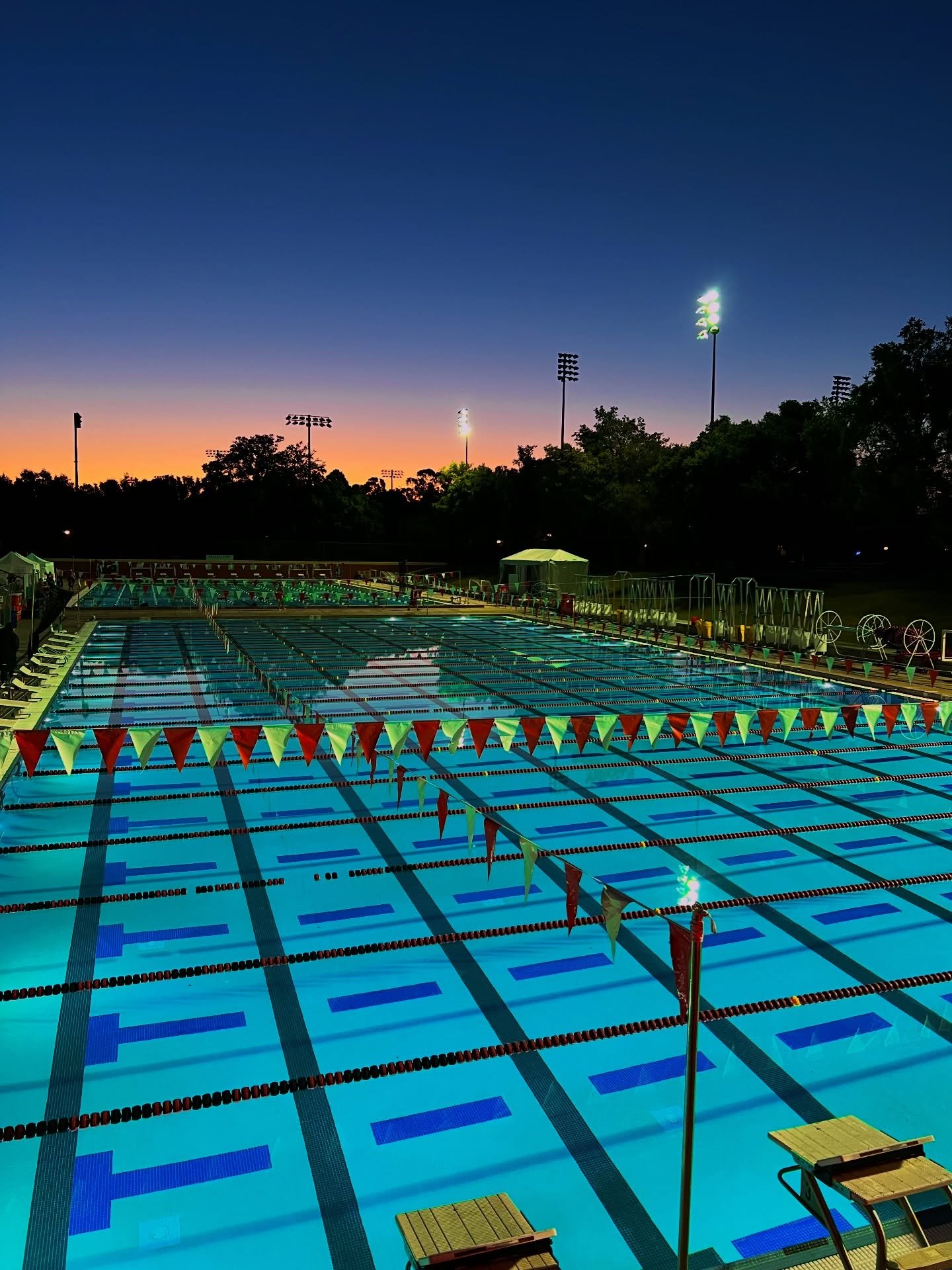 Facility Highlight! Avery Aquatic Center, located on Stanford campus, is one of our home pools and is where our senior and national groups swim! We are so grateful and fortunate to swim here! 🏠🏊&zwj;♀️🏊&zwj;♂️🌟💥