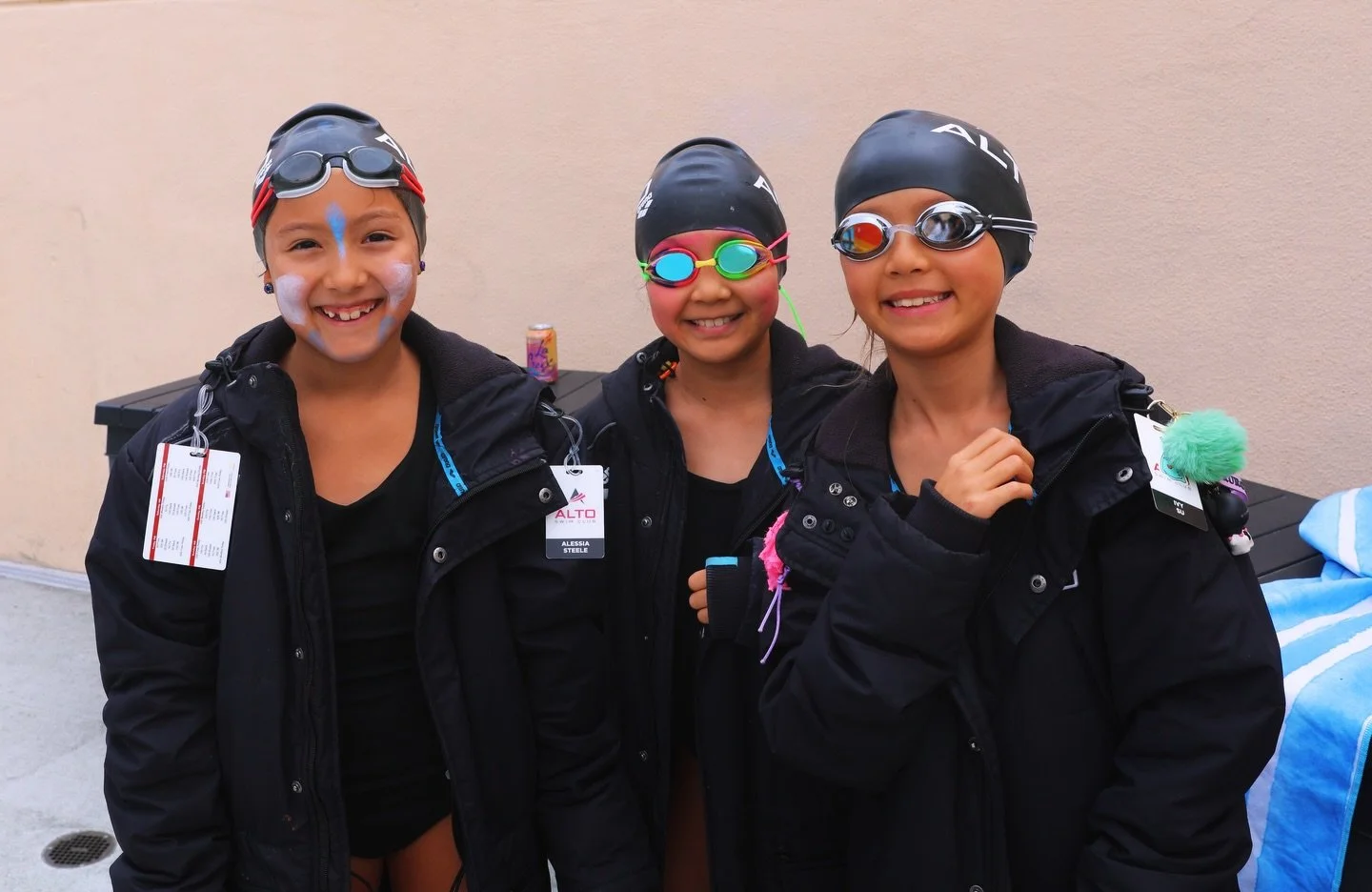 Swimming is better with friends by your side! 👯&zwj;♀️ #LetsGoAlto #GreaterTogether