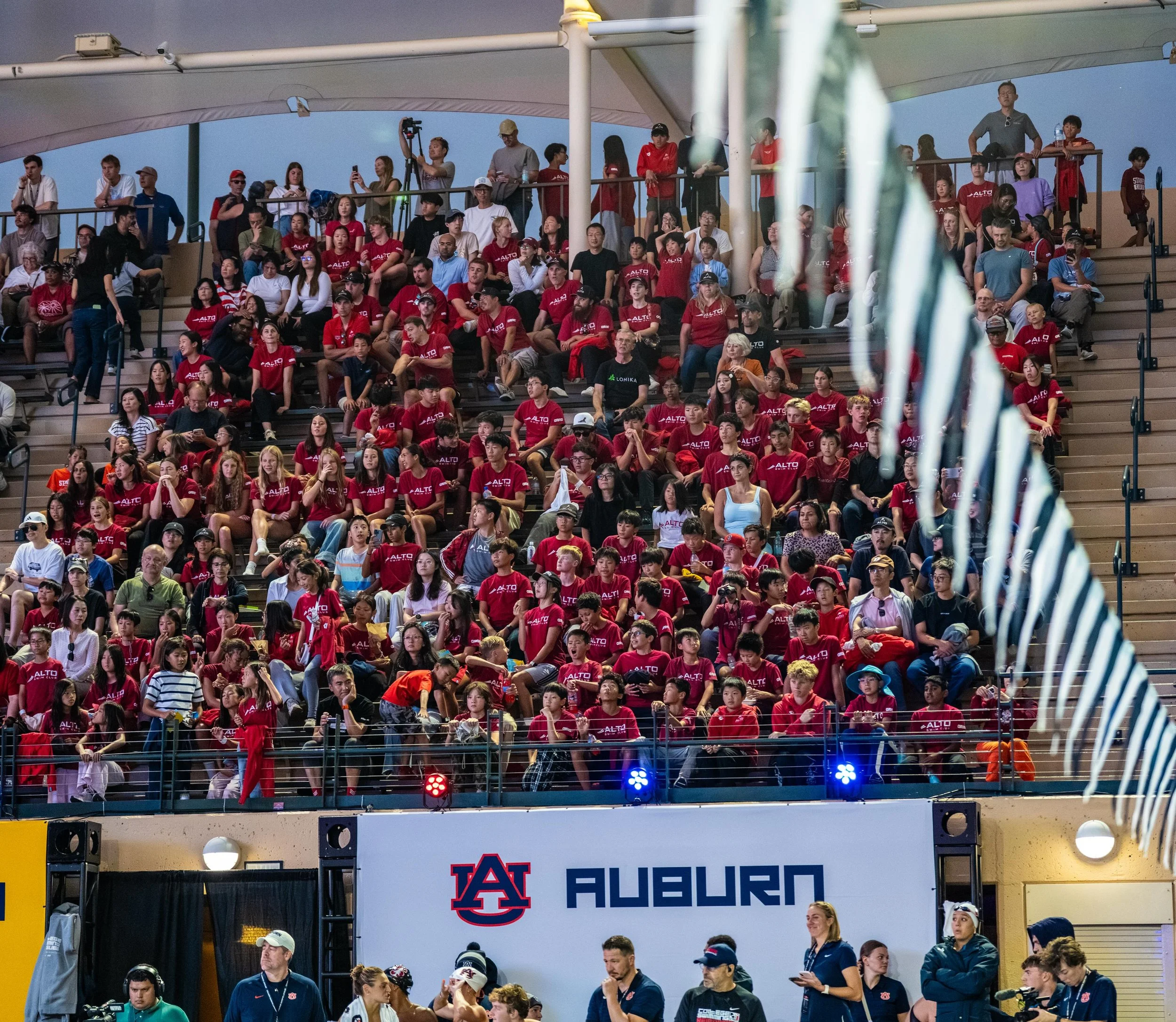 Alto packed the stands to watch Stanford, Cal, Auburn and Ohio race at the CSL Meet! So much fast swimming and excitement! Thank you @collegeswimmingleague for an amazing event! 📸: @flicks.by.dylan