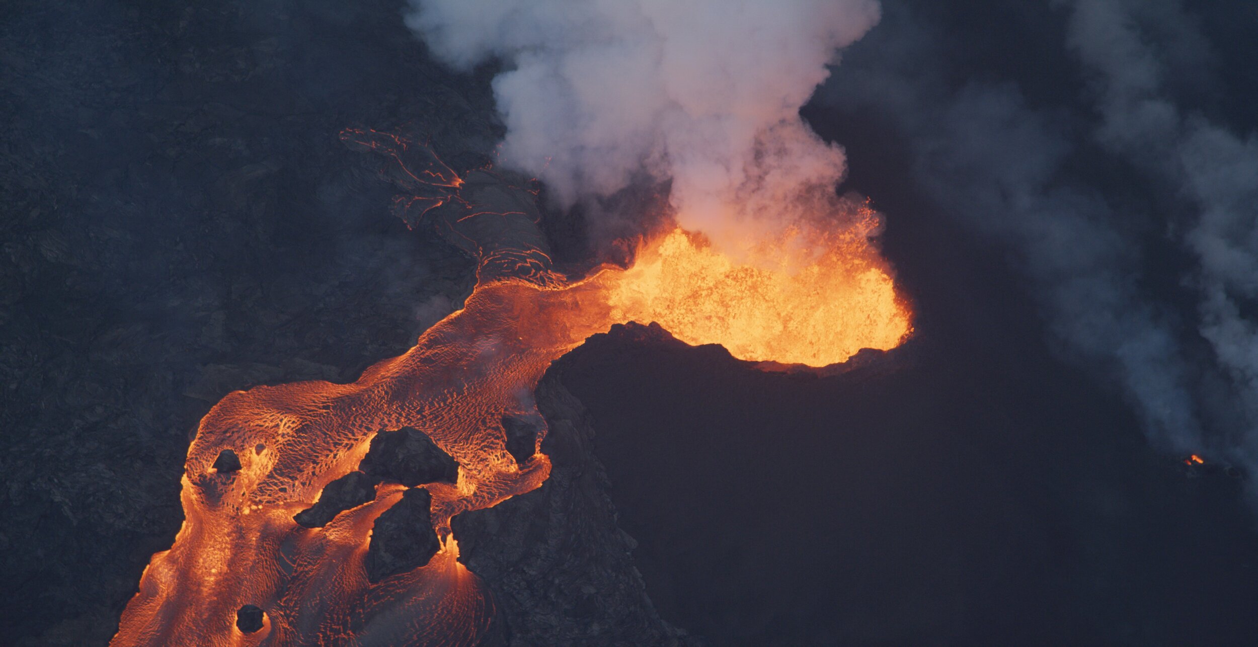 Kilauea eruption aerial view - Michael Lienau.jpg