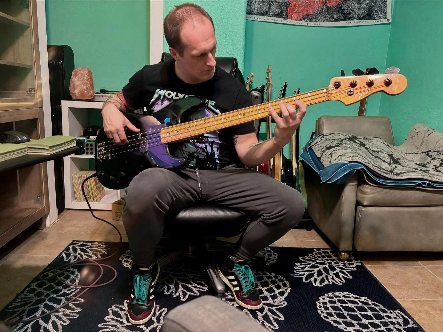 The world is on fire, our country is exposing itself as a fascist state, and i still have tennis elbow.
However, this bass makes me so happy.
Despite recently moving to short and medium scale basses, i&rsquo;ll never get rid of it. It feels like home