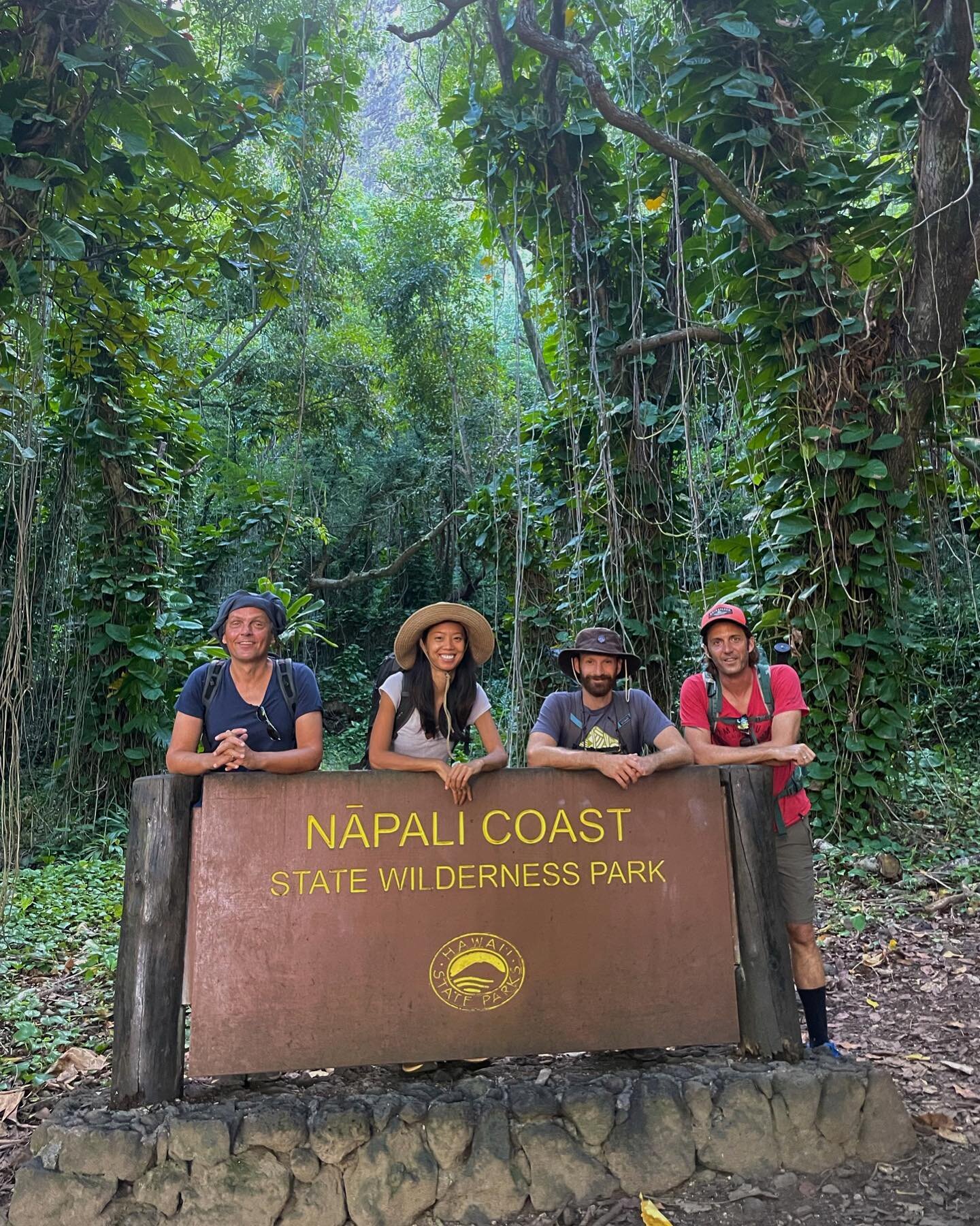 🏝️Kauai documentary - Post 2 of 2❗️
At the end of 2021, we spent a few weeks on the island of Kauai with a German film crew 🎥@ralfheinzehamburg&nbsp;@frank_gensthaler. We were there to&nbsp;film a documentary series about Hawaii for European TV pub