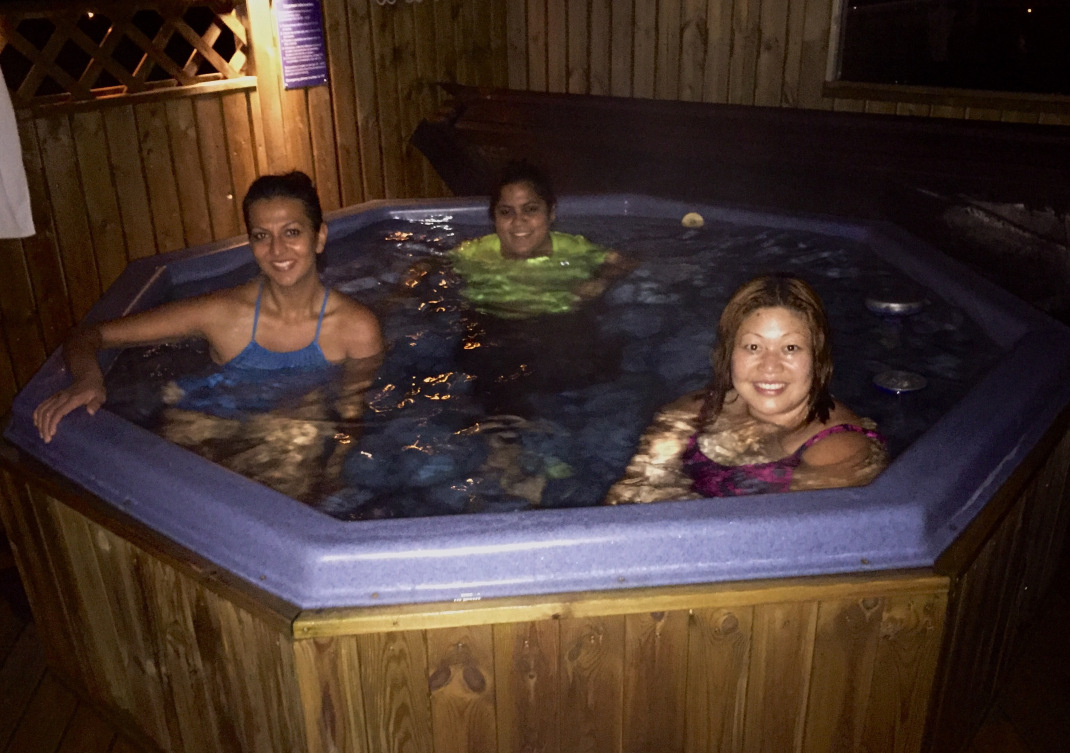  Hanging out in the geothermal heated tub while waiting for the northern lights. 