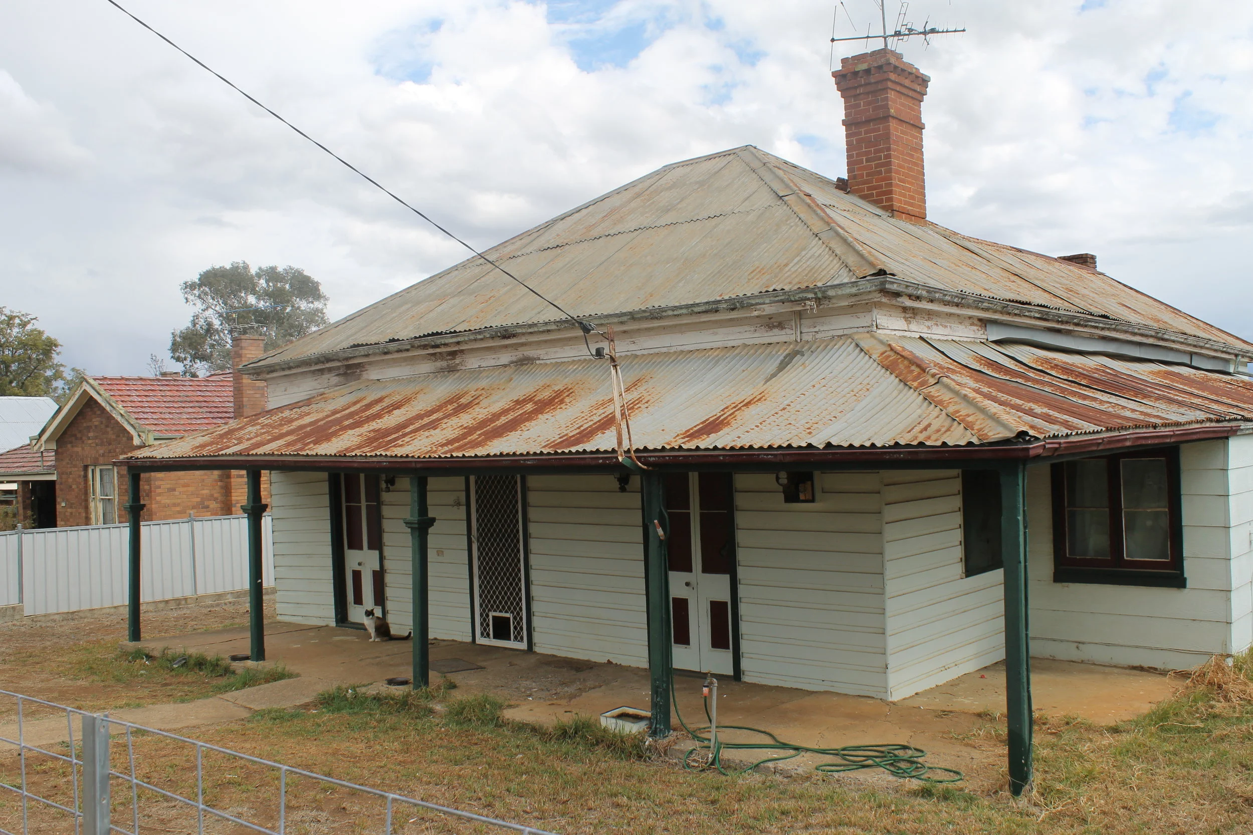 60 Manilla Street