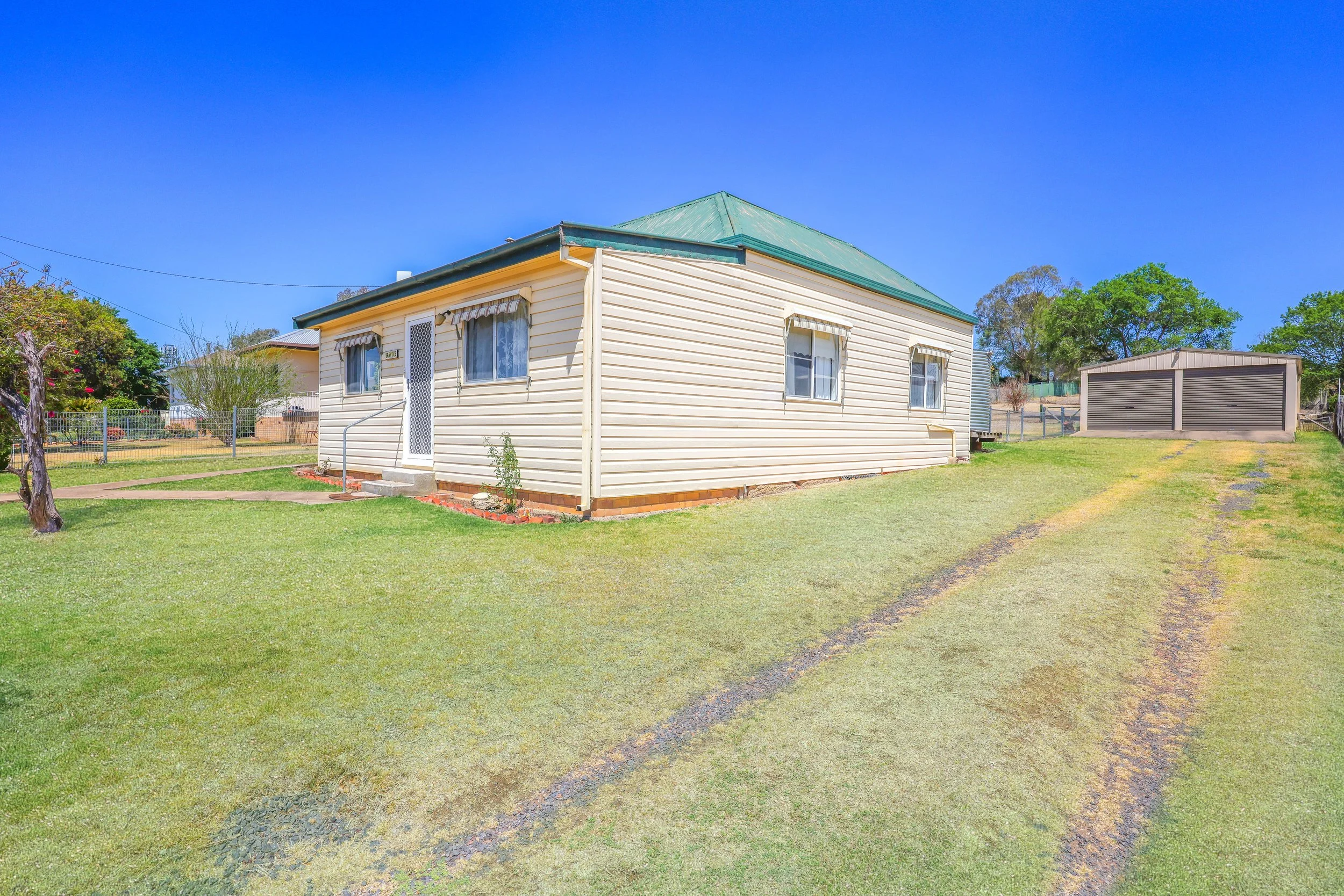 155 QUEEN DETAILS — Purtle Plevey