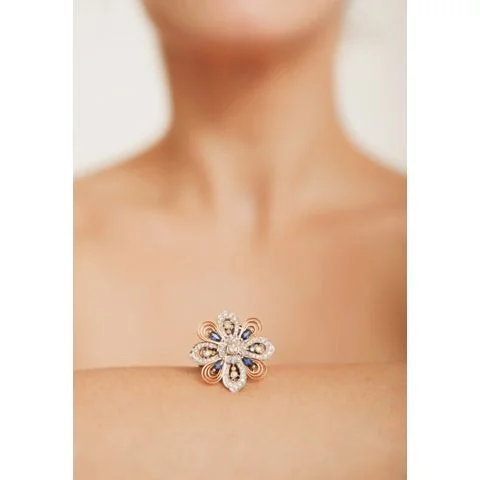 Primavera , Lucas Ebbeke. New Zealand Jewellery Design Awards finalist. © Kate Macpherson.