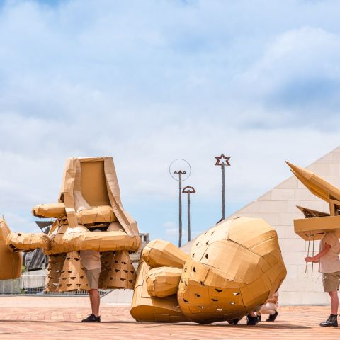 HELPERS: Changing Homes. © Alex Efimoff for Yuka Oyama.
