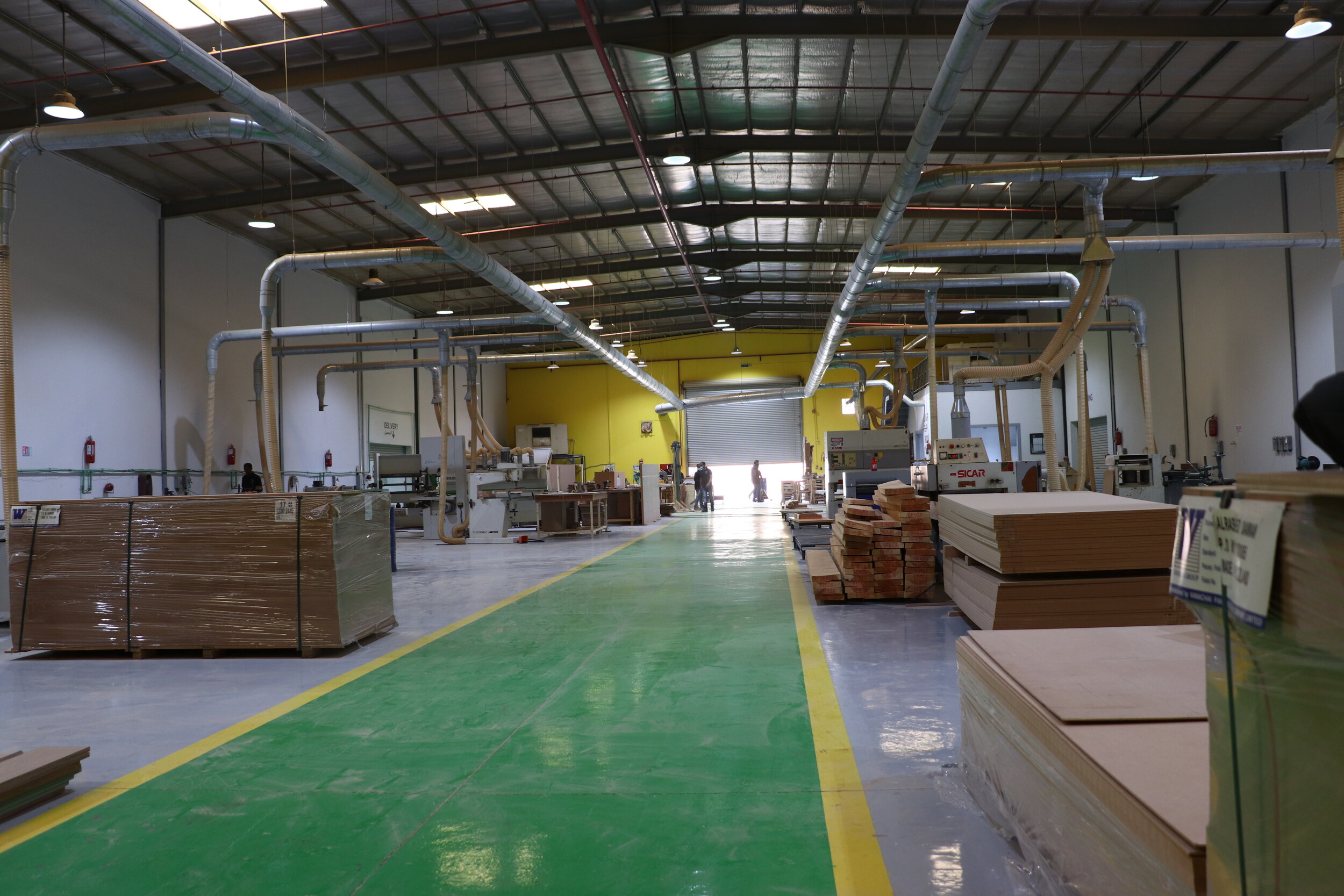 خلف كواليس المصنع